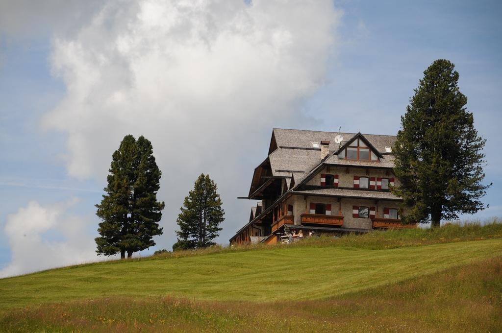 Hotel Hohe Gaisl à Braies  Extérieur photo