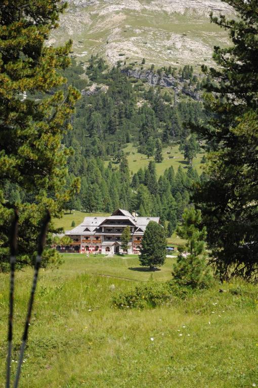 Hotel Hohe Gaisl à Braies  Extérieur photo