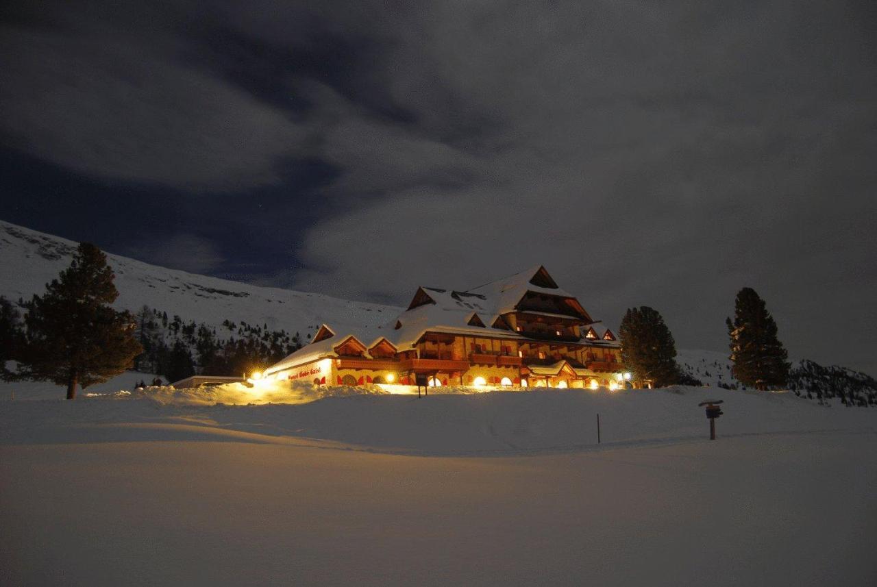 Hotel Hohe Gaisl à Braies  Extérieur photo